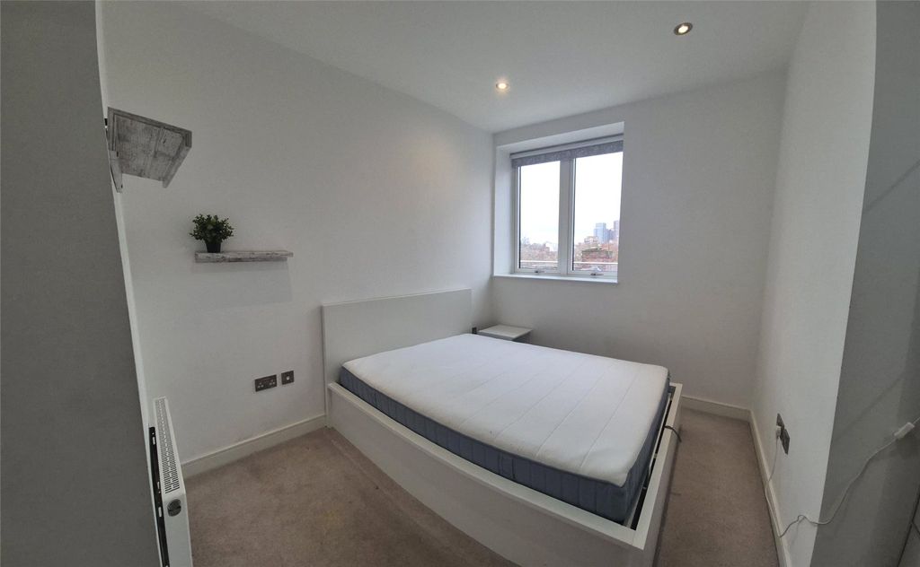 Property photo 3 of 8 Picture No. 11