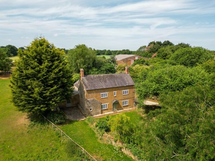 Property photo 2 of 11 2