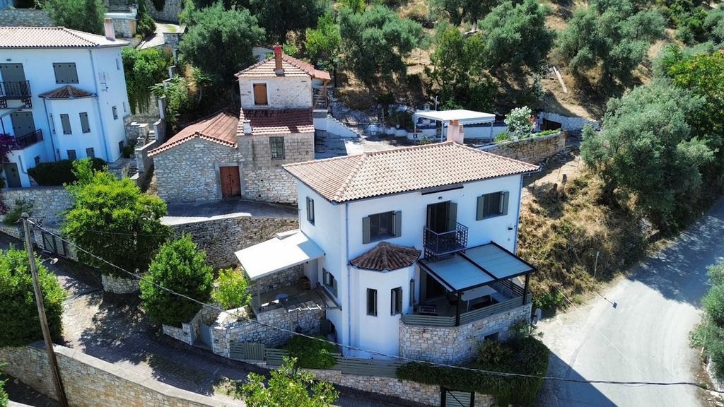Property photo 1 of 12 Villa 198 Sq.m. In Lefokastro, Pelion