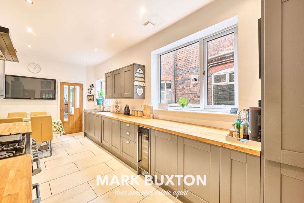 Property photo 2 of 37