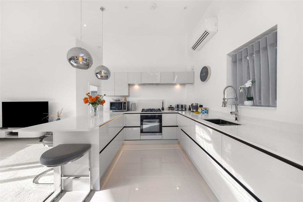 Property photo 3 of 21 Kitchen 2.Jpg