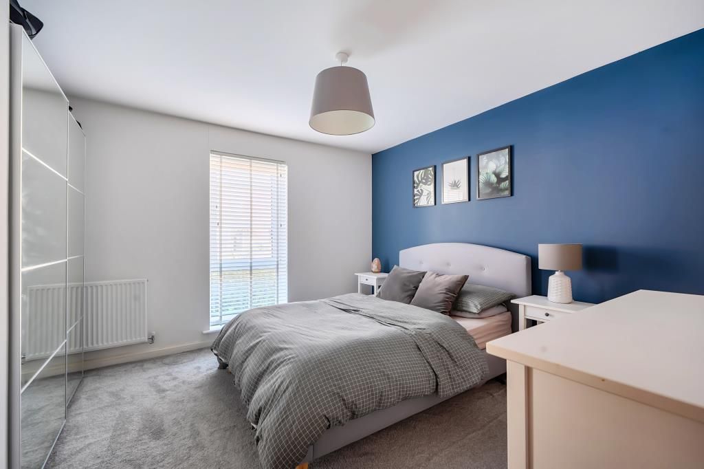 Property photo 2 of 17 Bedroom