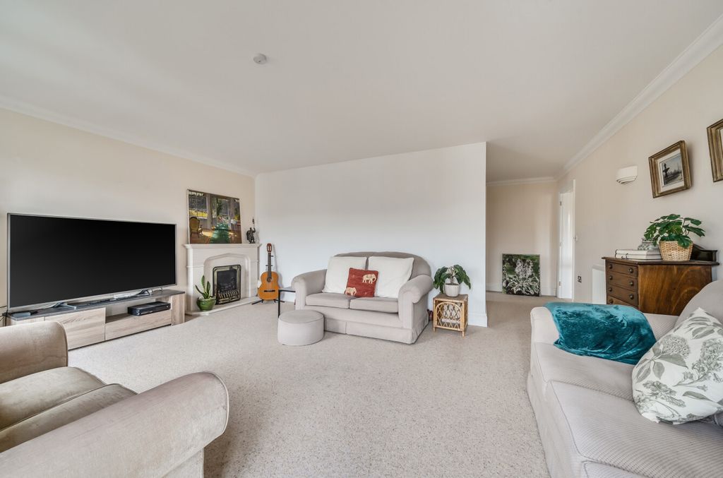 Property photo 3 of 22 1376717-16-691700...