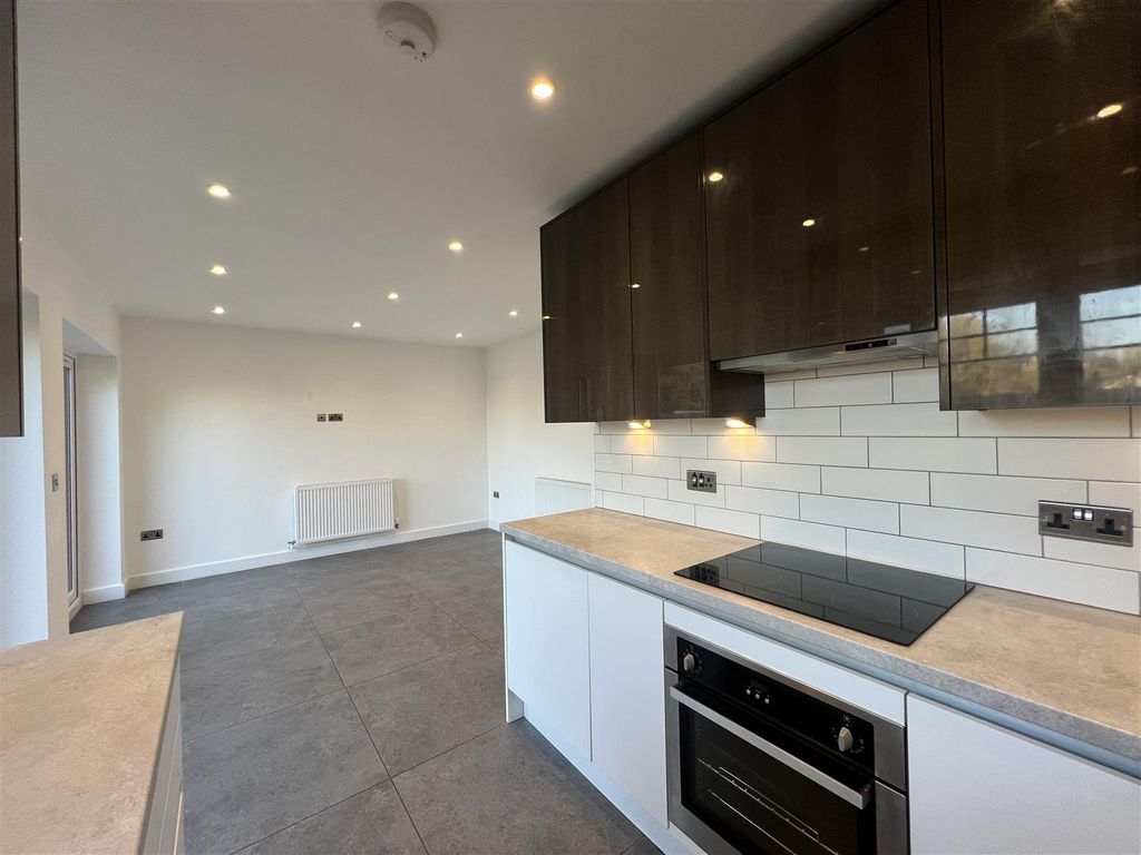 Property photo 2 of 17 Kitchen