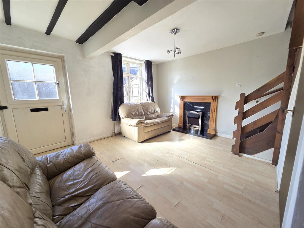 Property photo 2 of 11 Lounge