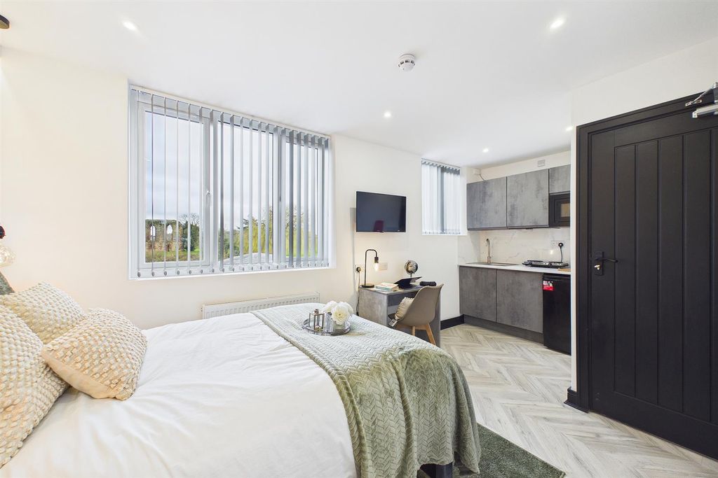 Property photo 3 of 13 Studio Room 3