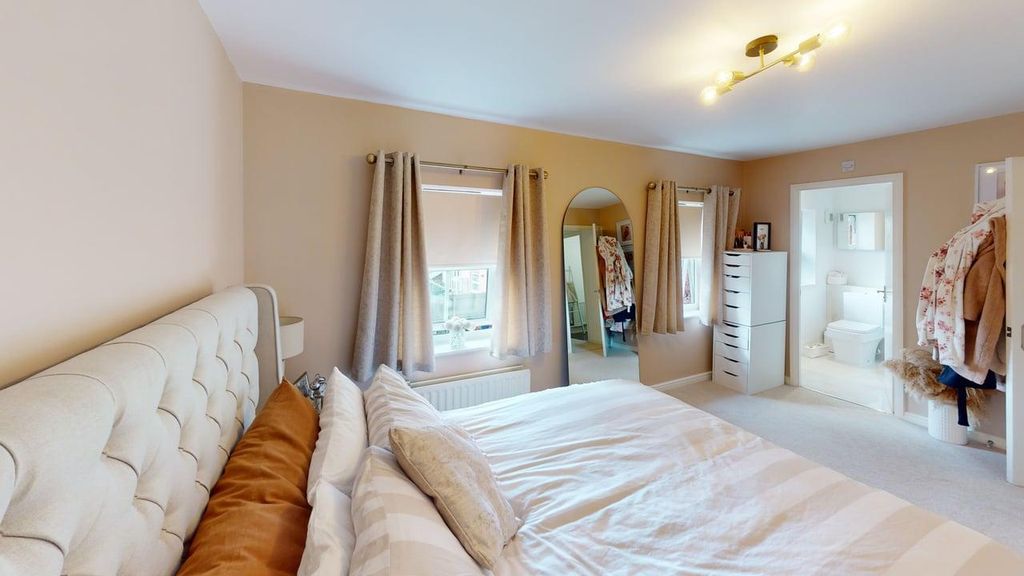 Property photo 3 of 19 Master Bedroom