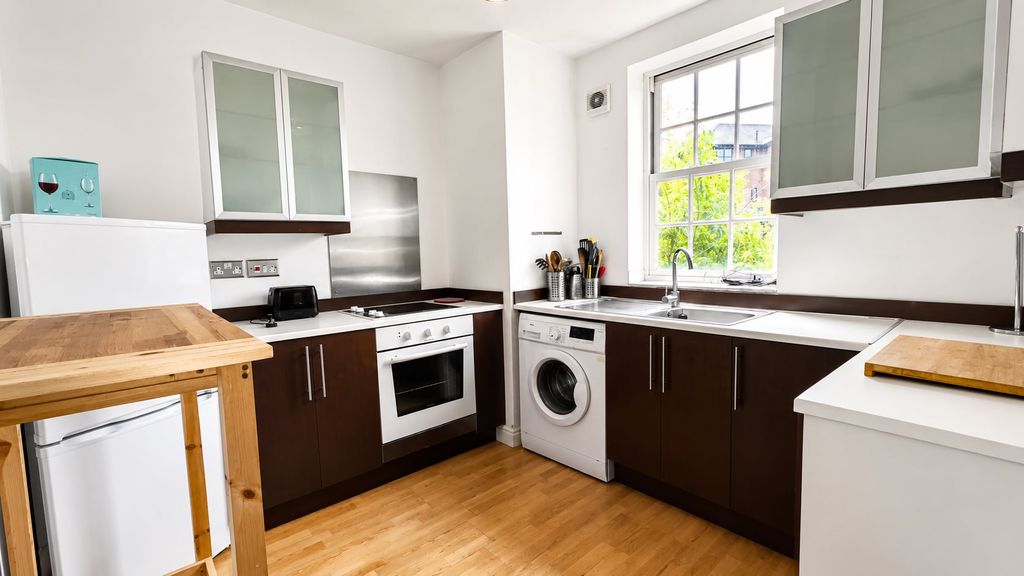 Property photo 3 of 6 Kitchen
