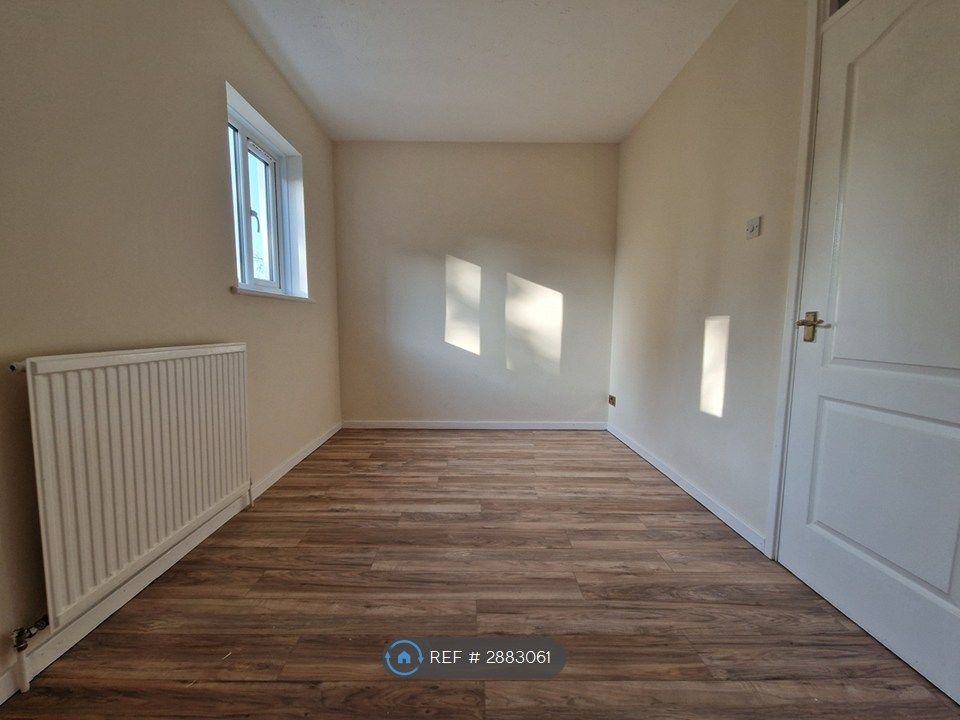 Property photo 3 of 10 Bedroom 1