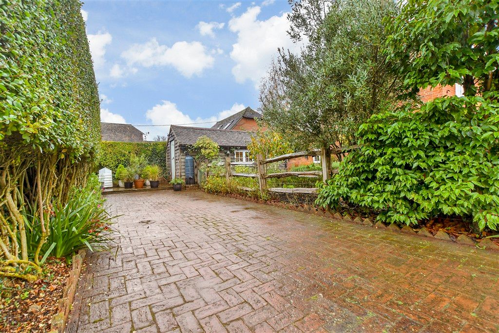 Property photo 3 of 15 Driveway/Parking