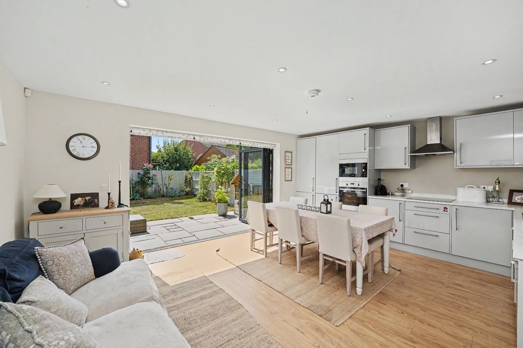 Property photo 3 of 15 Picture No. 12
