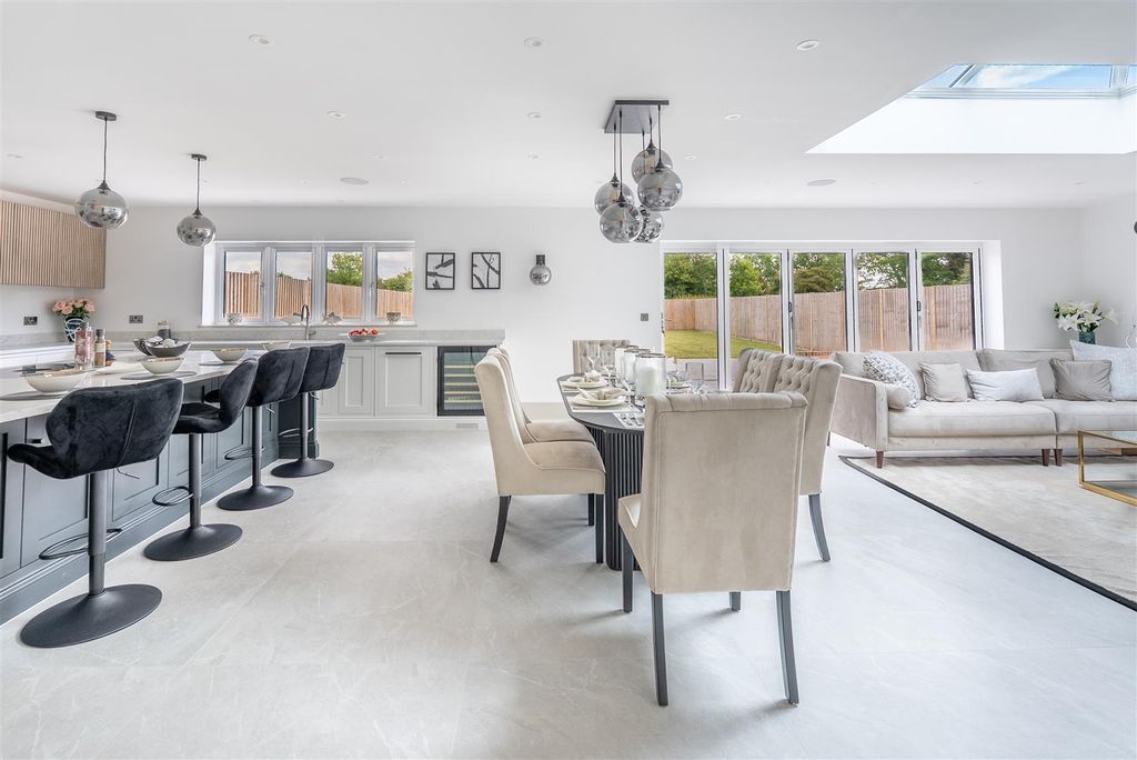 Property photo 2 of 89 Luxury Kitchen/ Dining/ Entertainment Room