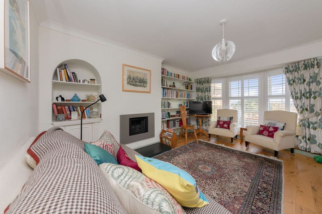 Property photo 2 of 25