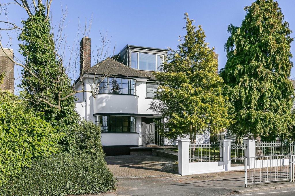 Property photo 1 of 18
