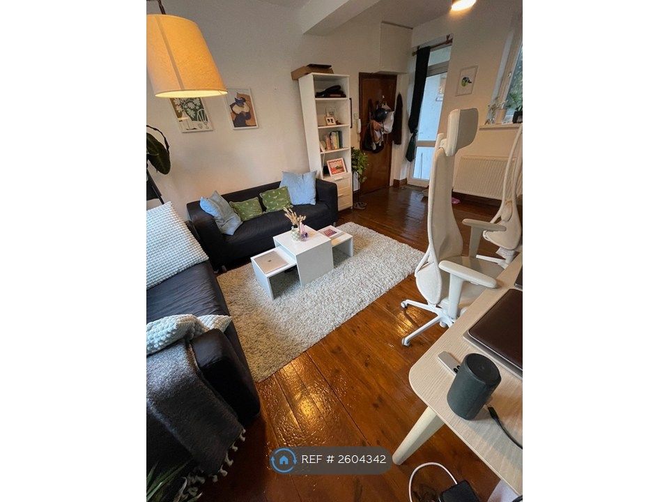 Property photo 1 of 27 Lounge