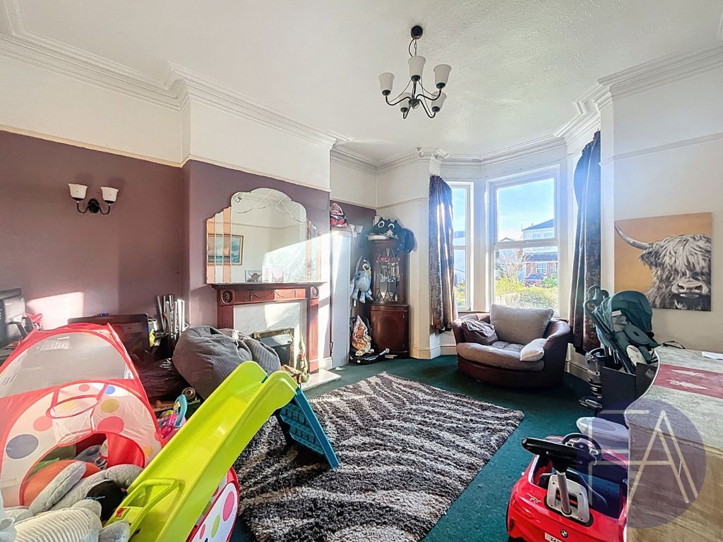 Property photo 2 of 17 4702982