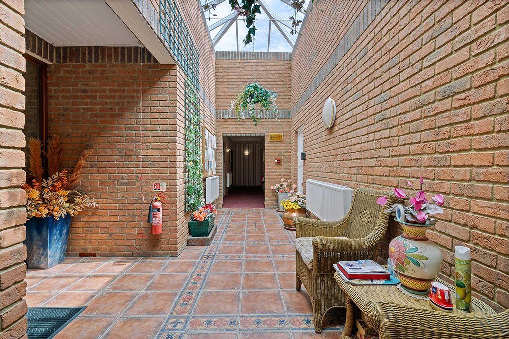 Property photo 2 of 9