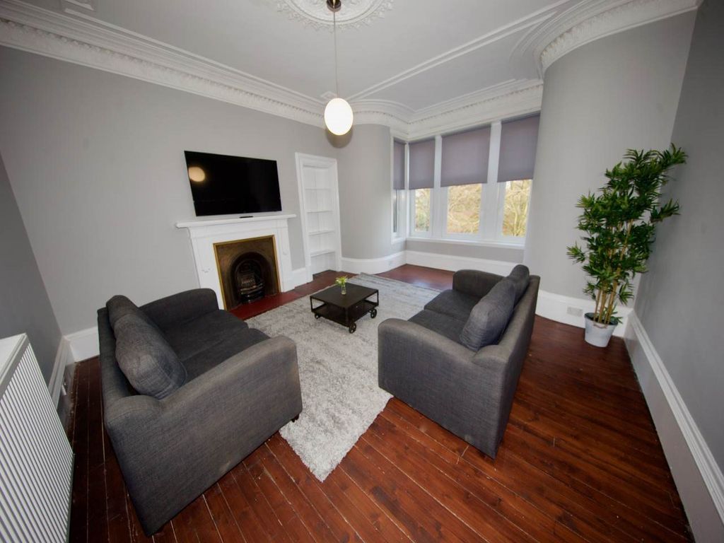 Property photo 1 of 10 Living Room