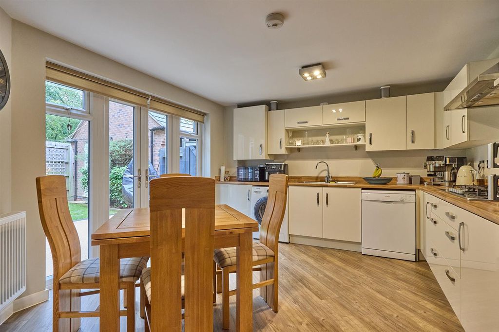 Property photo 2 of 18 Kitchen