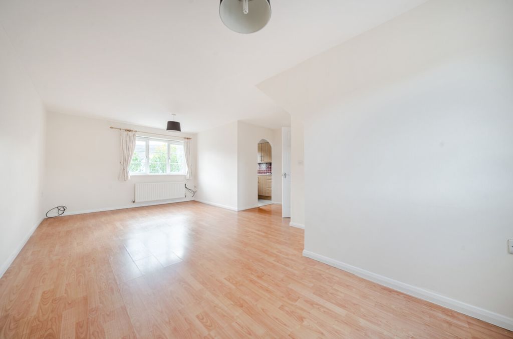 Property photo 2 of 18 1372816-10-68Ff7Ae406102