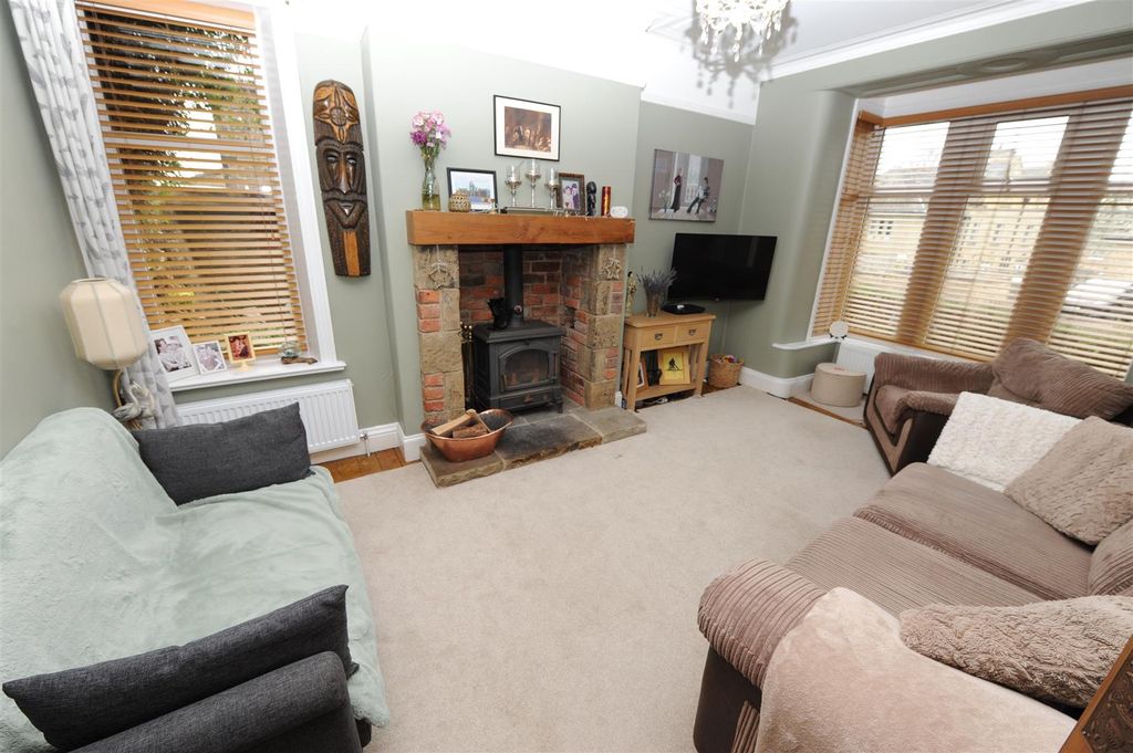 Property photo 2 of 27