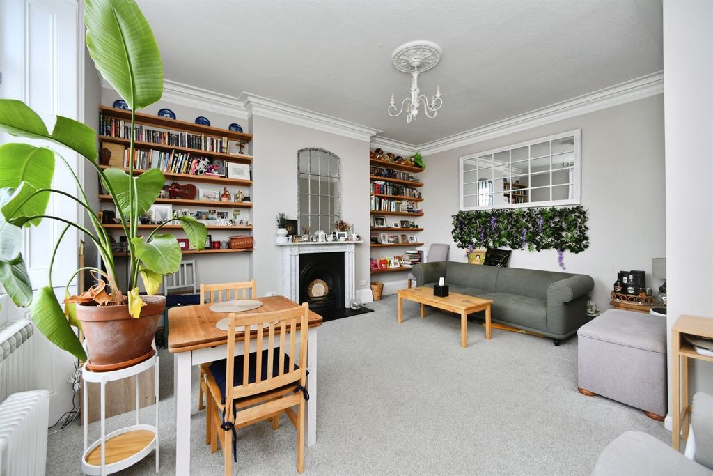 Property photo 3 of 17