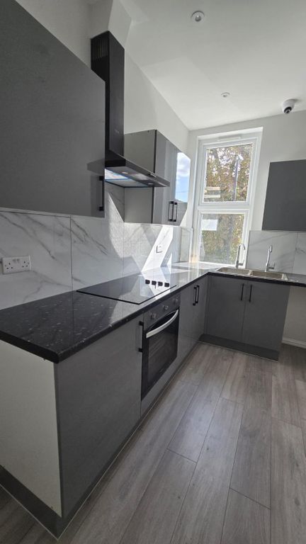 Additional image 6 of 9 bed shared accommodation to rentLedbury Road, London CR0