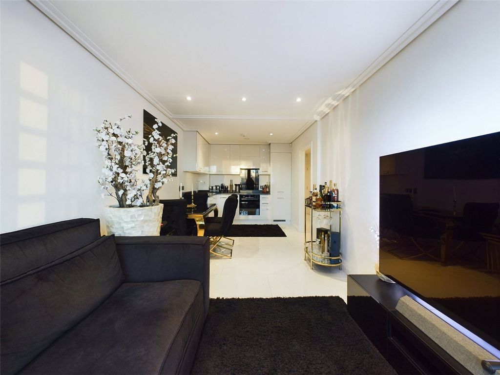 Property photo 1 of 14 Living Room