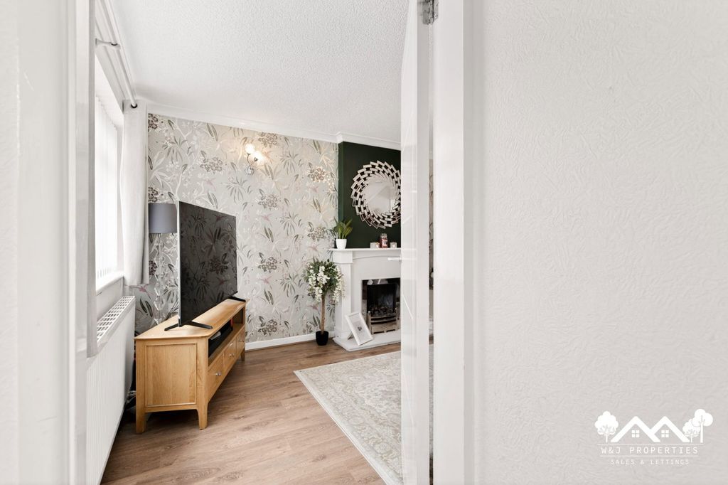 Property photo 2 of 31