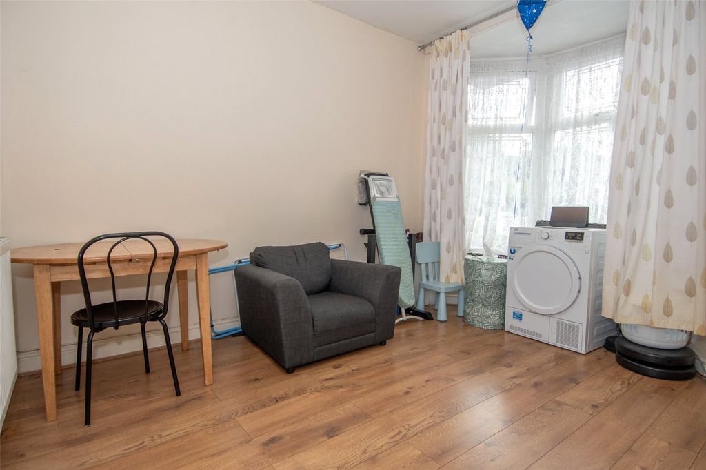 Property photo 3 of 14 Picture No. 15