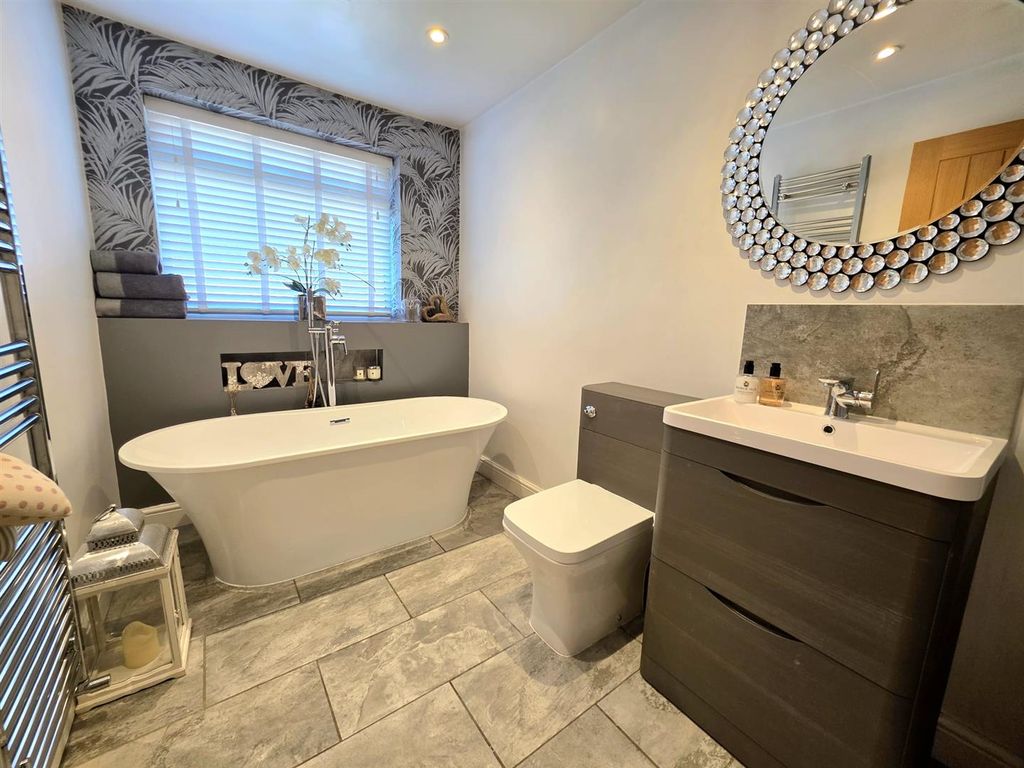 Property photo 3 of 28 Bathroom