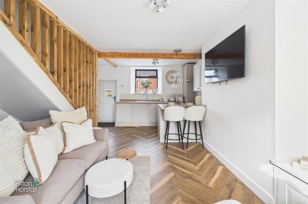 Property photo 3 of 14 Green End Road