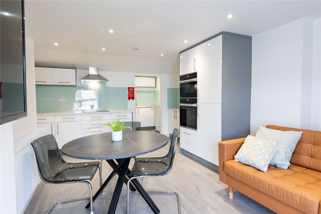 Property photo 2 of 13 Picture No. 18