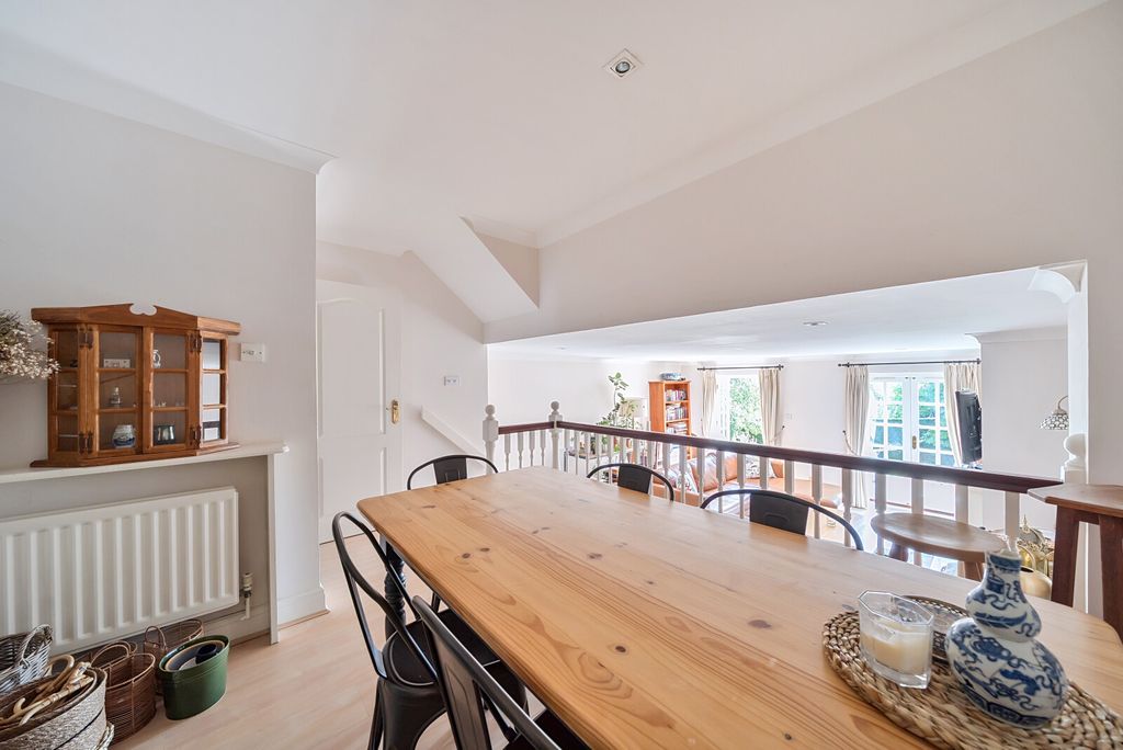 Property photo 3 of 29 1297833-11-683040...