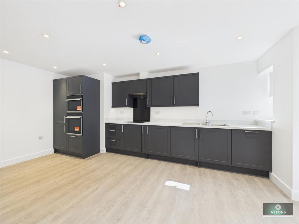 Property photo 3 of 9 Cam04622G0-Pr0070-Still030.Jpg