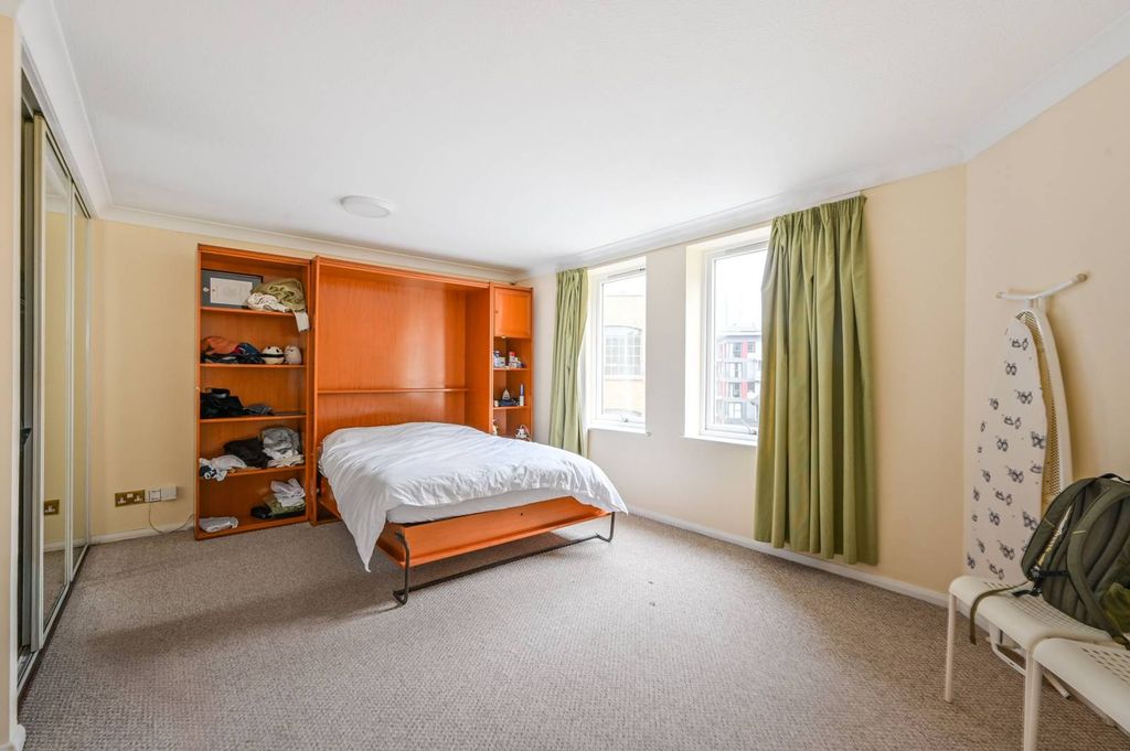 Property photo 2 of 11