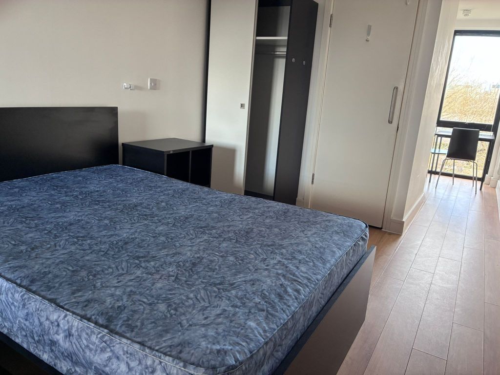 Property photo 1 of 6 Bedroom