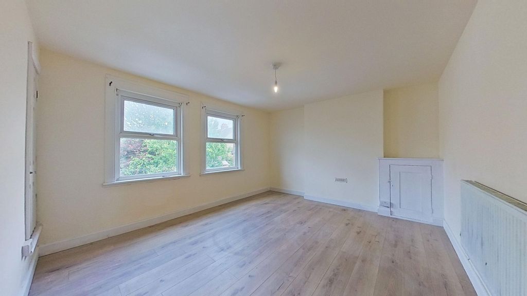 Property photo 2 of 25