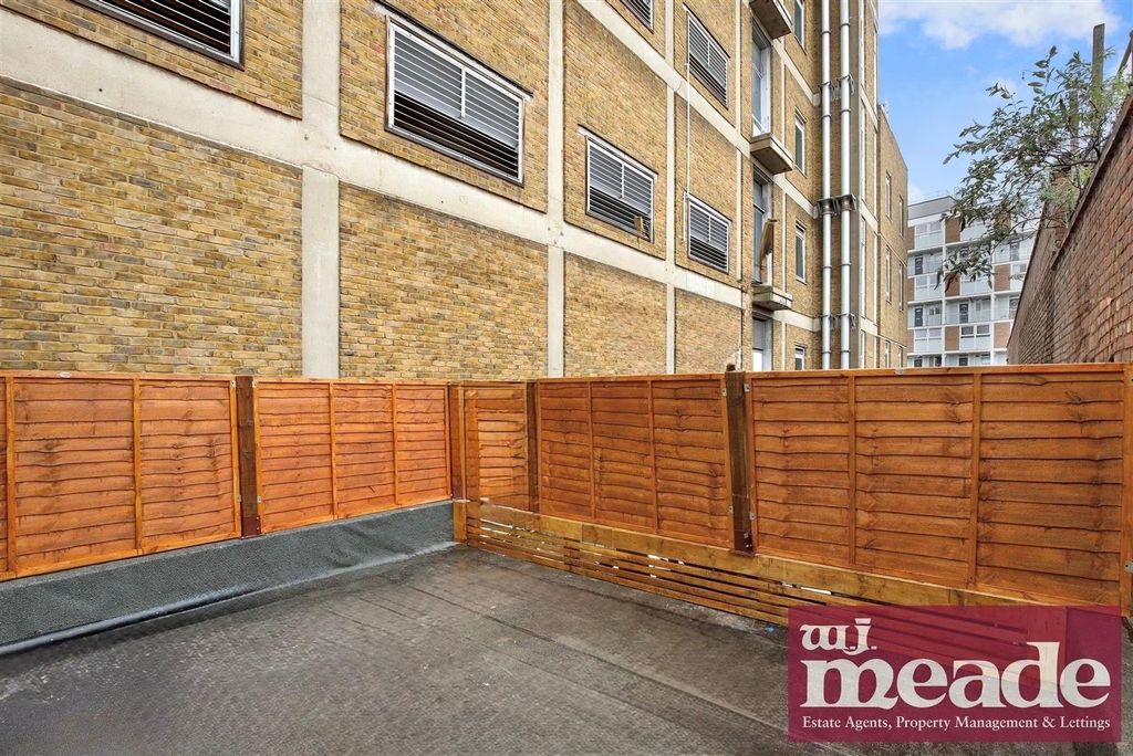 Property photo 3 of 11 Terrace