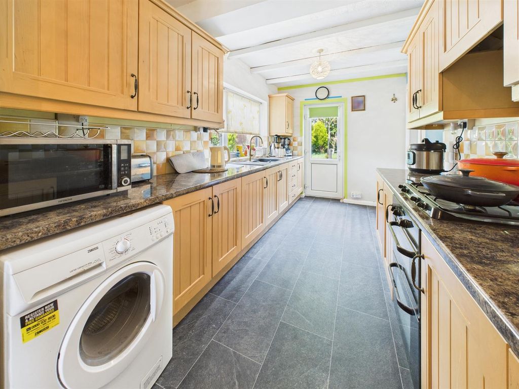 Property photo 2 of 19 Kitchen