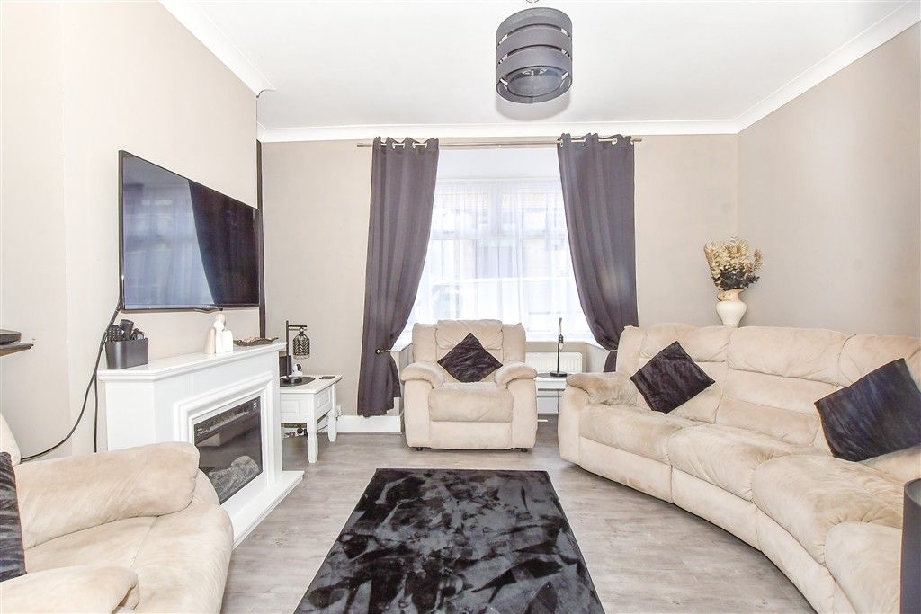 Property photo 3 of 14 Lounge