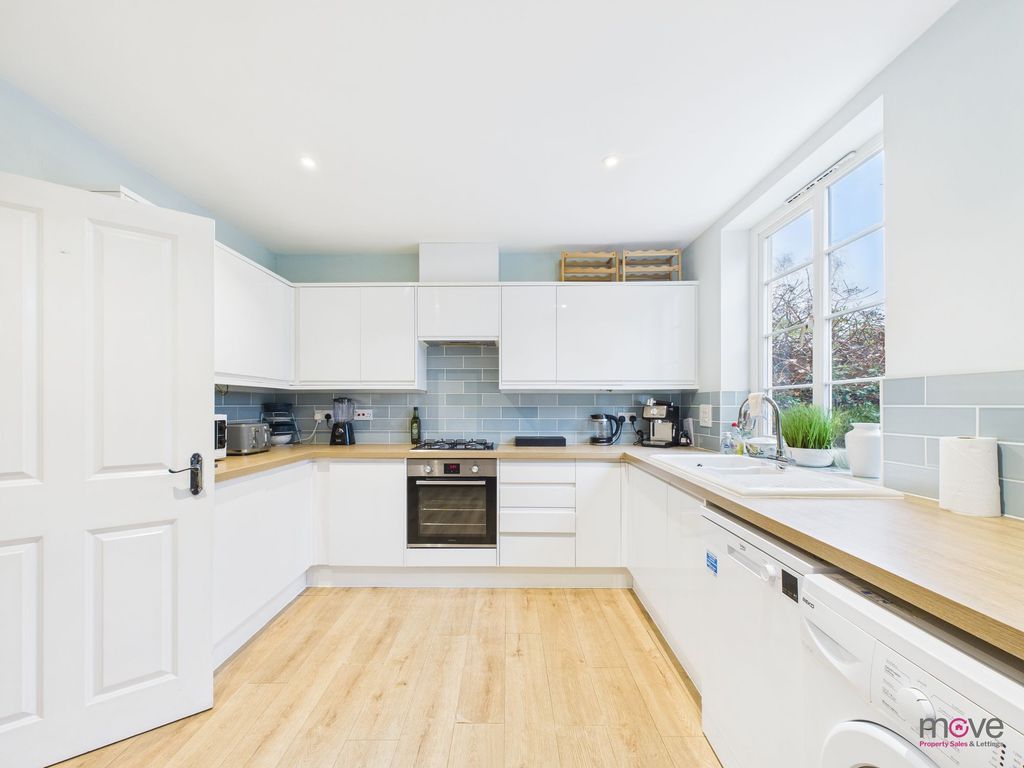 Property photo 3 of 24