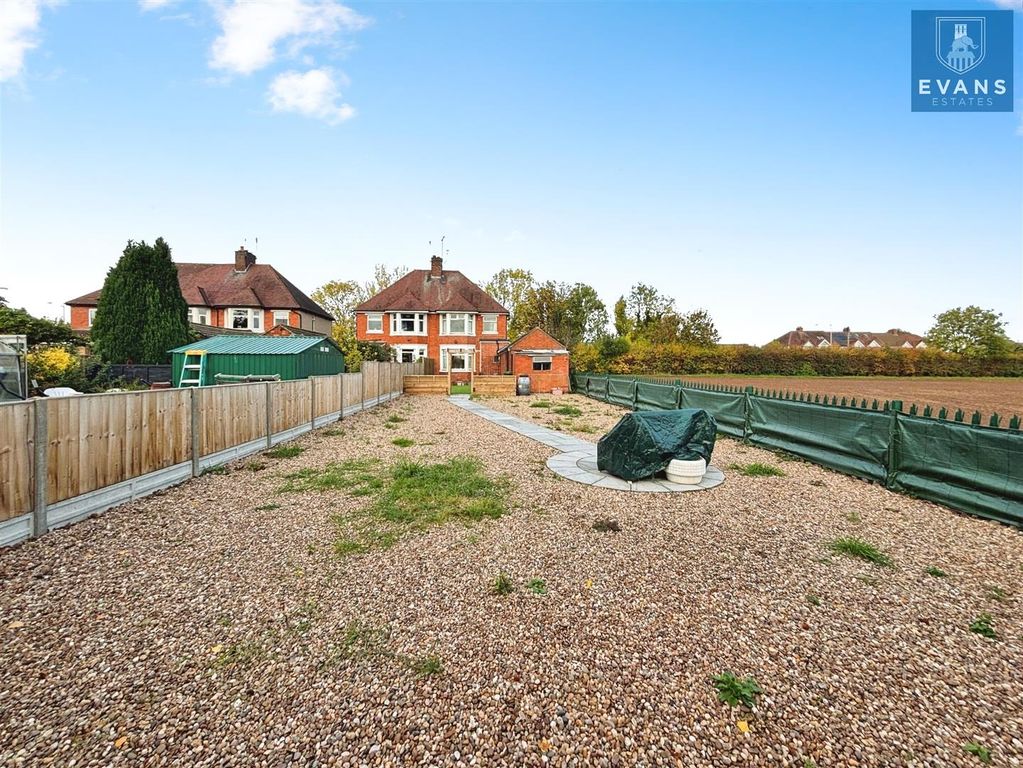 Property photo 3 of 18 Garden