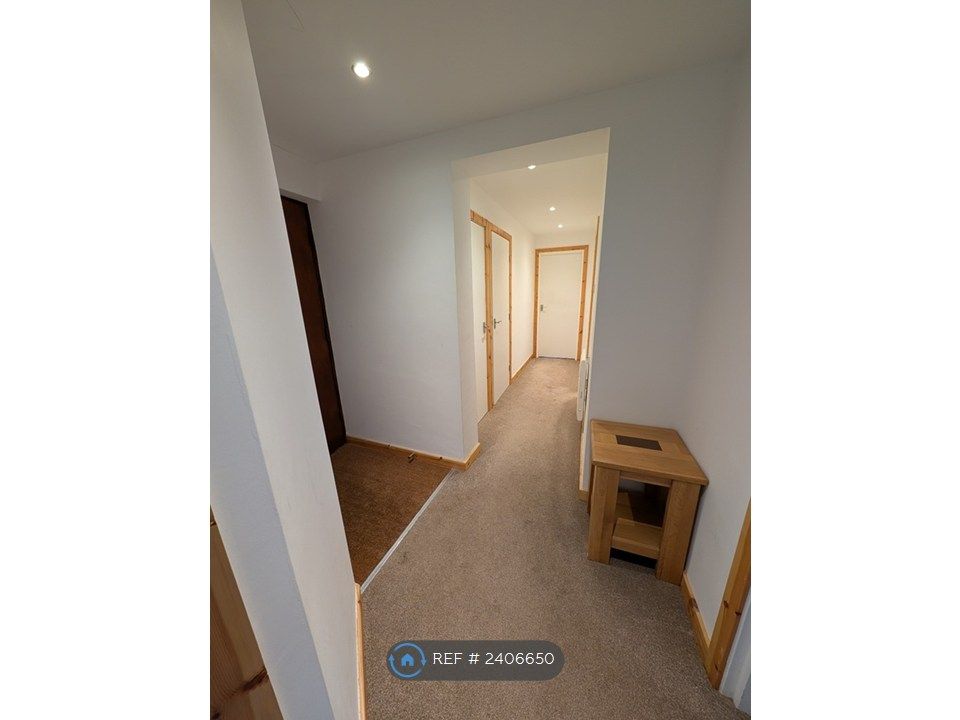 Property photo 2 of 8 Entrance Hallway