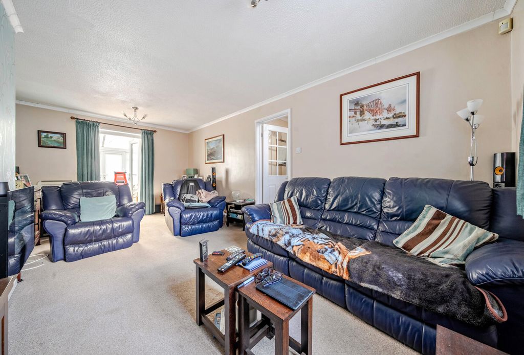 Property photo 2 of 9 1377295-11-690Dfa...