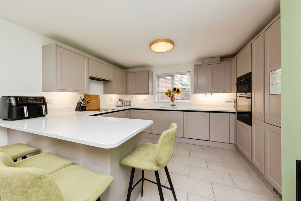 Property photo 3 of 26 Pbox-Img.Jpg