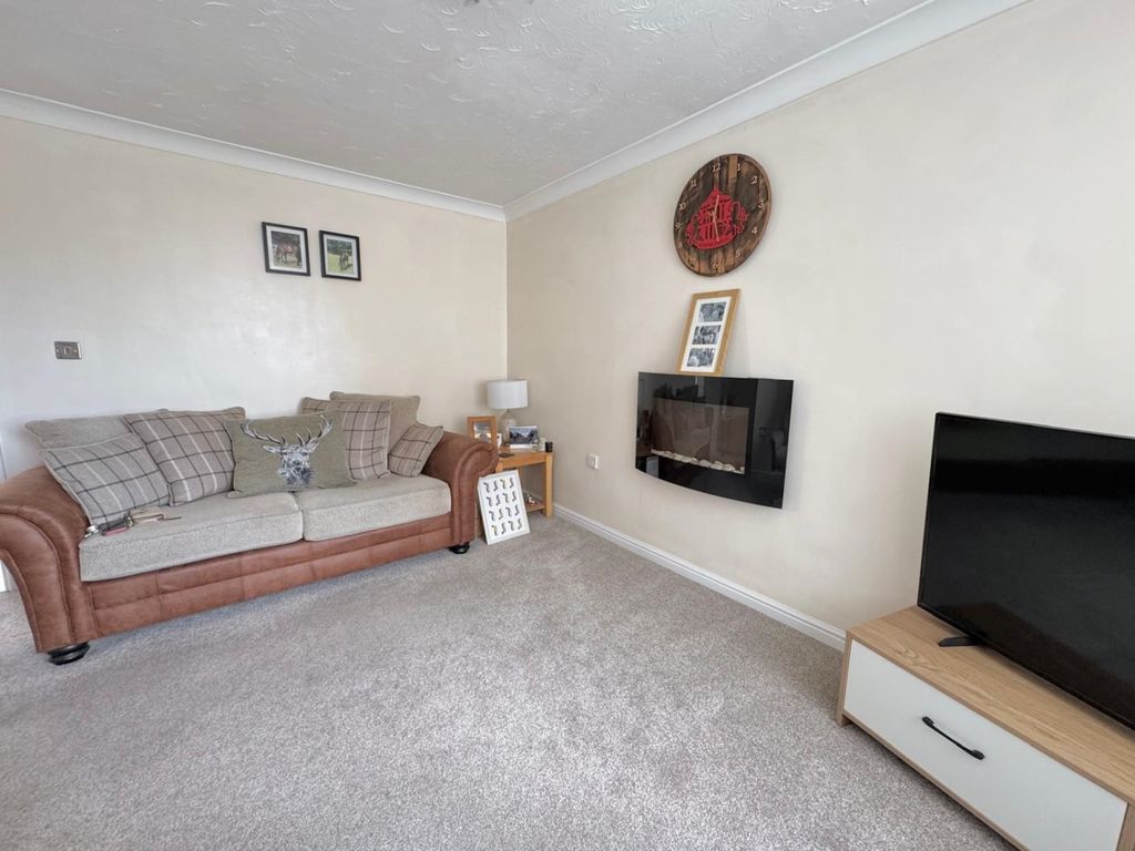 Property photo 3 of 17 75A36970-0E66-45A9-9A98-70176E59d6dc