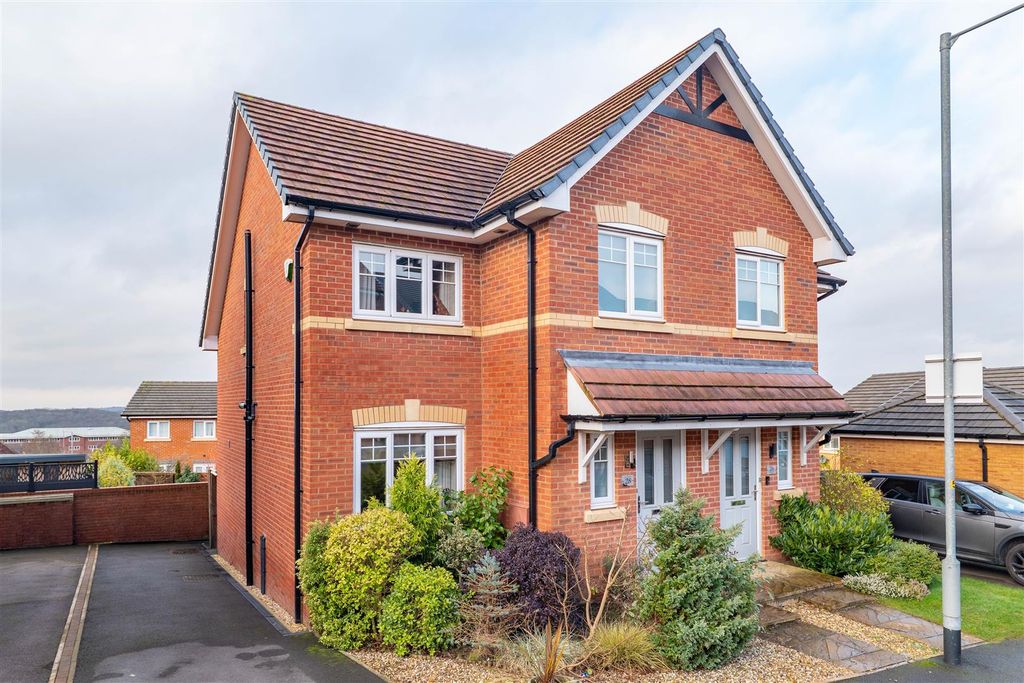 Property photo 1 of 25 Front External