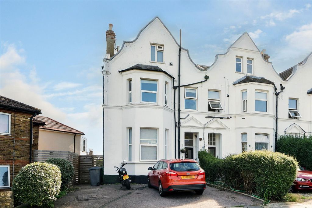 Property photo 2 of 10 1