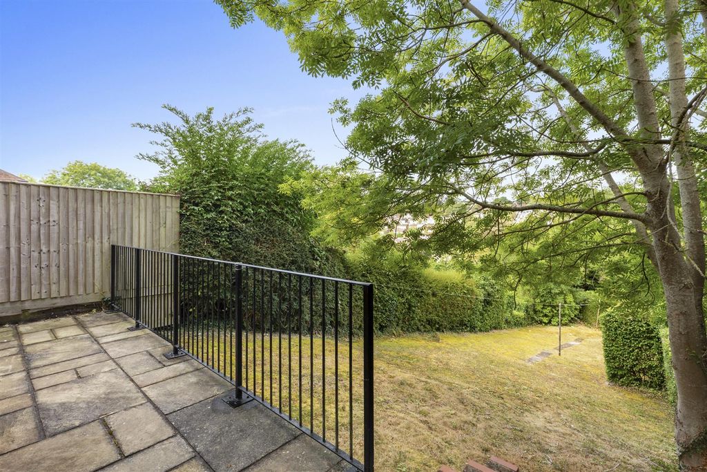 Property photo 2 of 13 5 Colborne Rd, Hp13 6Xz-9.Jpg